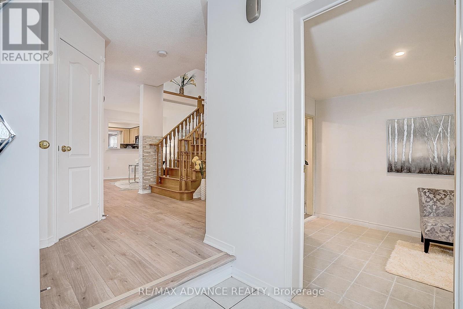 140 Vanguard Road W, Vaughan, Ontario  L4K 5G8 - Photo 4 - N12950968