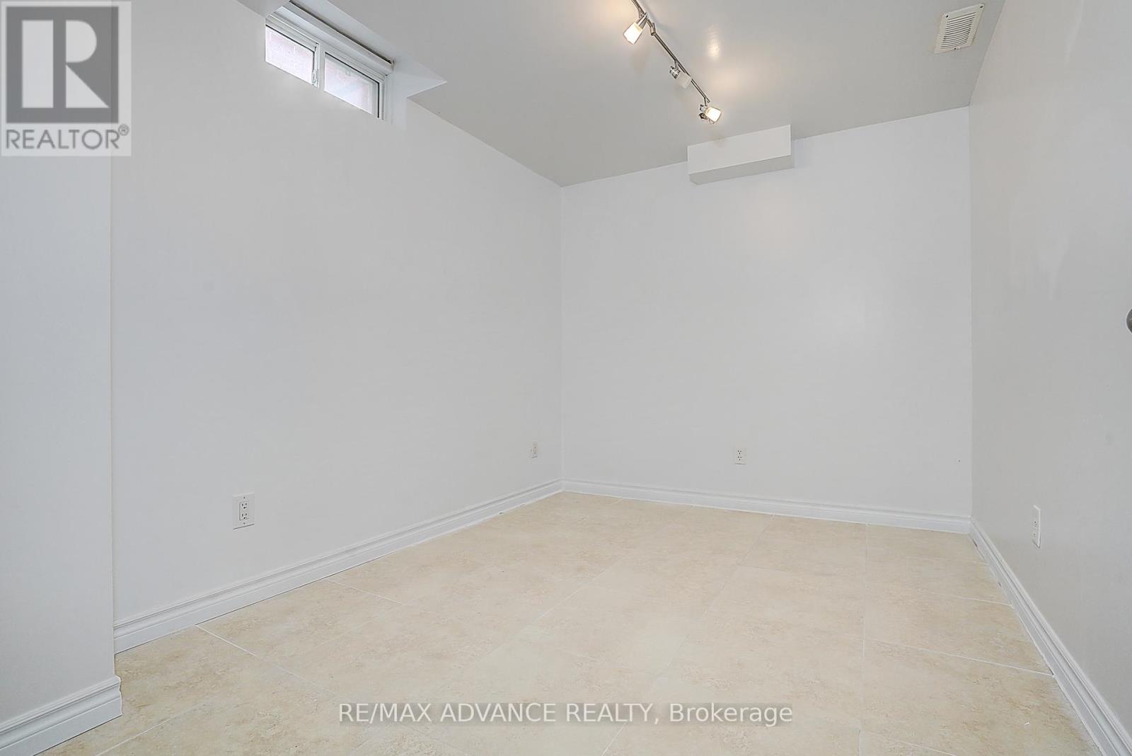 140 Vanguard Road W, Vaughan, Ontario  L4K 5G8 - Photo 41 - N12950968