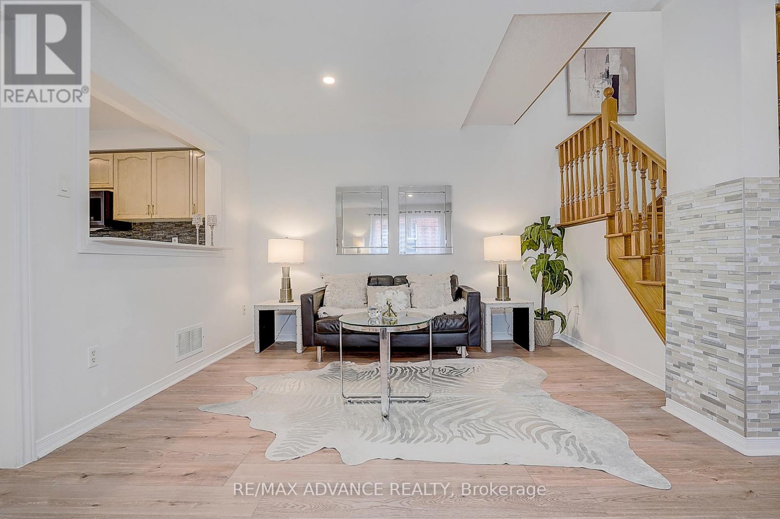 140 Vanguard Road W, Vaughan, Ontario  L4K 5G8 - Photo 6 - N12950968