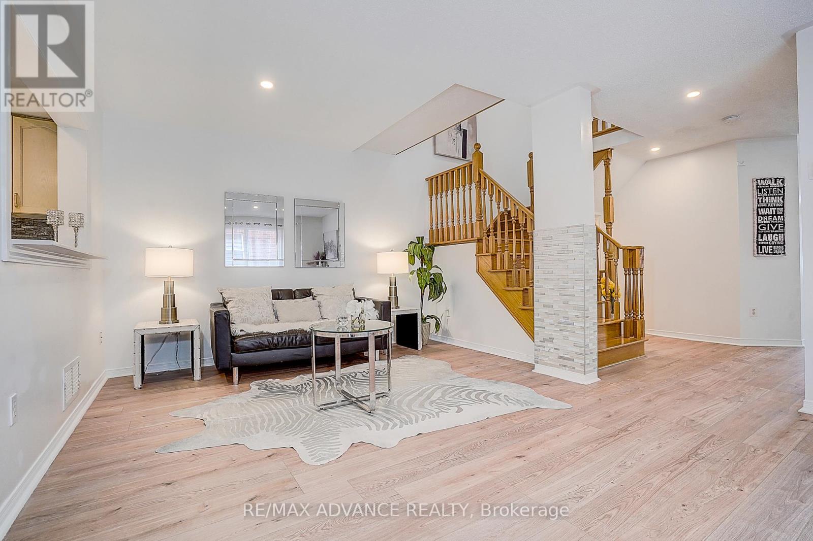 140 Vanguard Road W, Vaughan, Ontario  L4K 5G8 - Photo 7 - N12950968