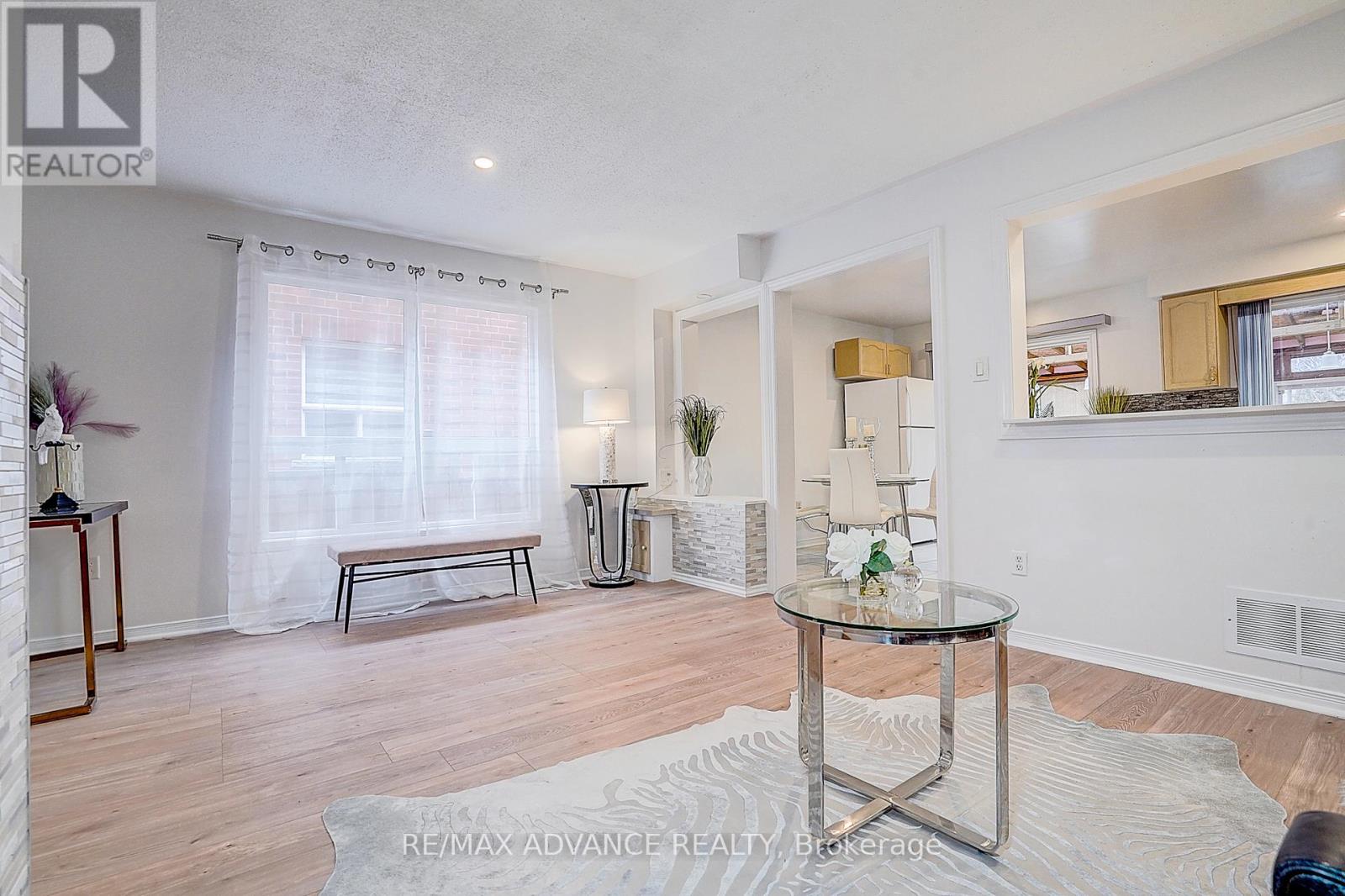 140 Vanguard Road W, Vaughan, Ontario  L4K 5G8 - Photo 9 - N12950968