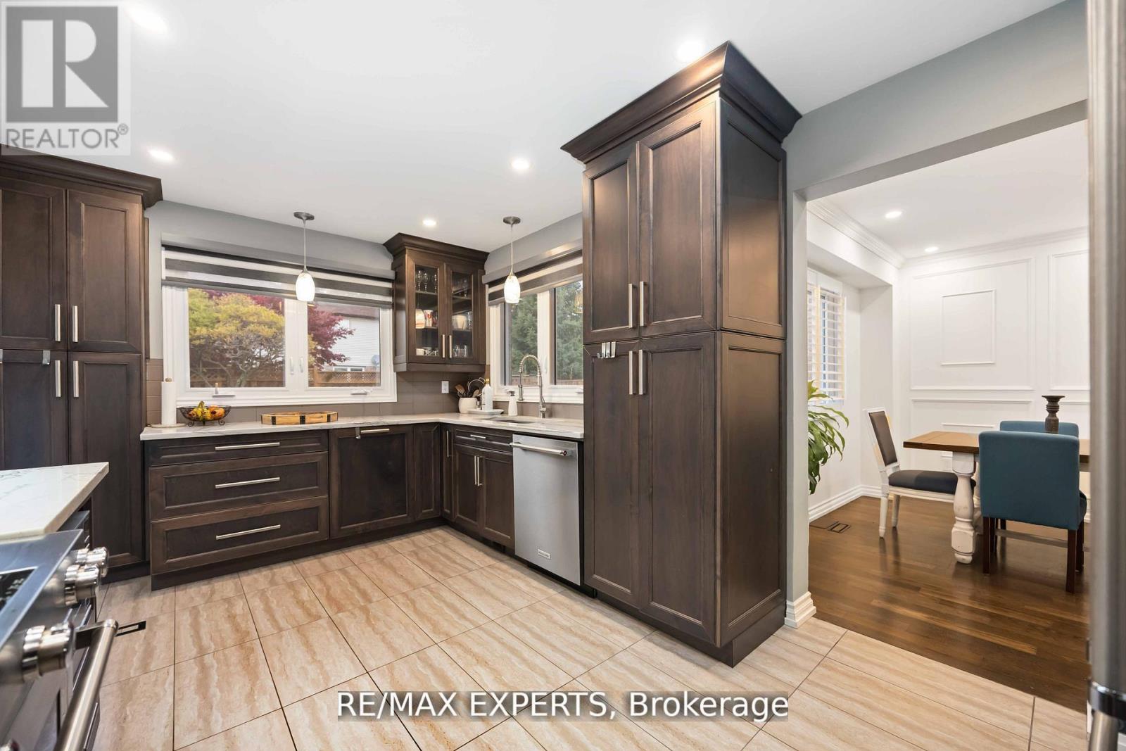 93 Stiver Drive, Newmarket, Ontario  L3Y 7W2 - Photo 8 - N12950976