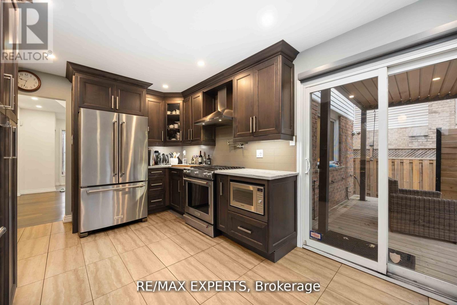 93 Stiver Drive, Newmarket, Ontario  L3Y 7W2 - Photo 9 - N12950976