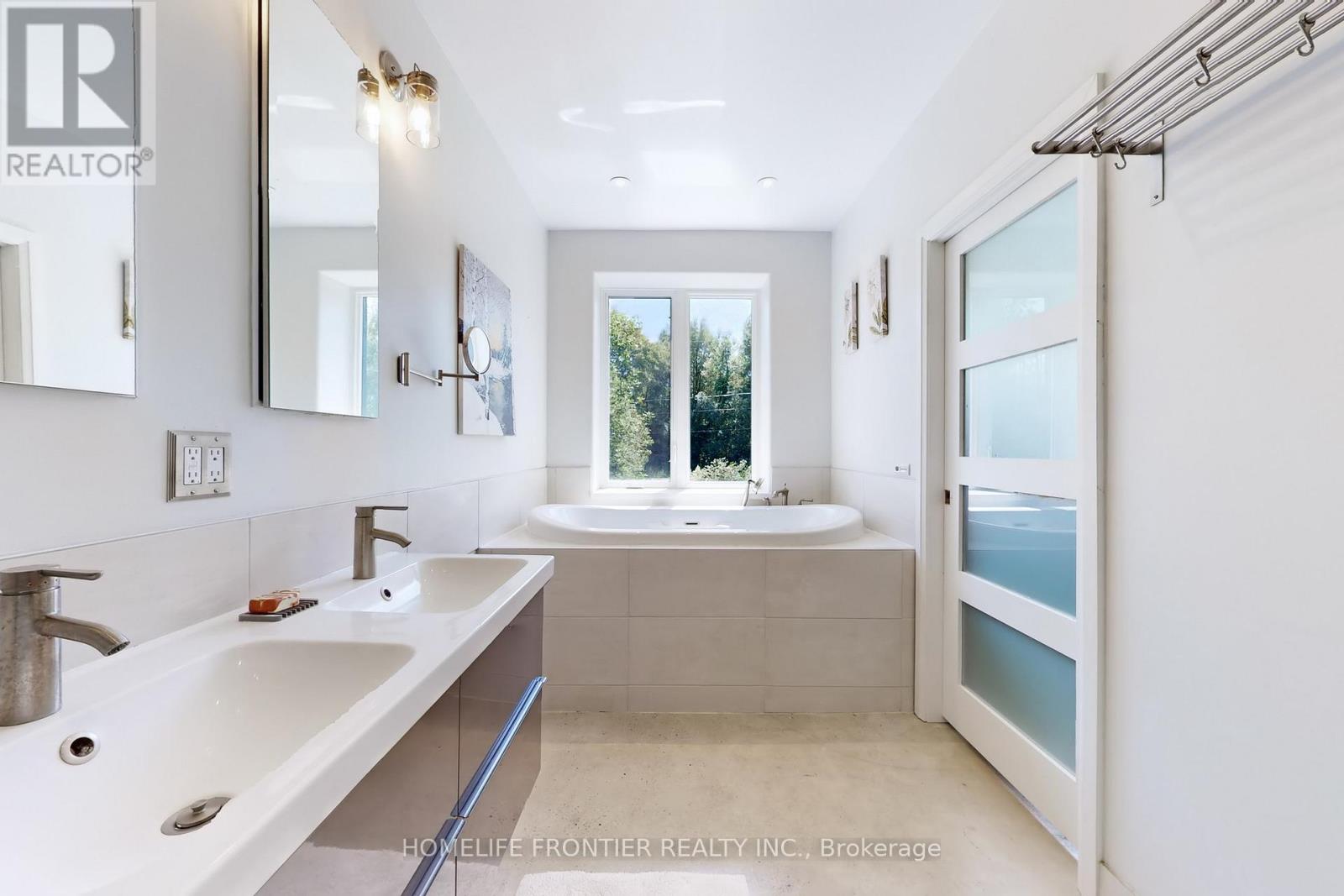 44 Irving Drive, Georgina, Ontario  L0E 1N0 - Photo 22 - N12950982