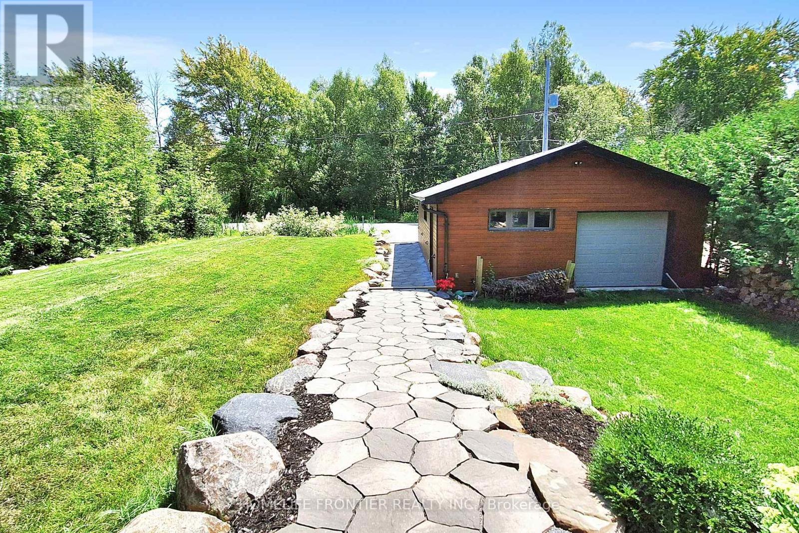 44 Irving Drive, Georgina, Ontario  L0E 1N0 - Photo 3 - N12950982