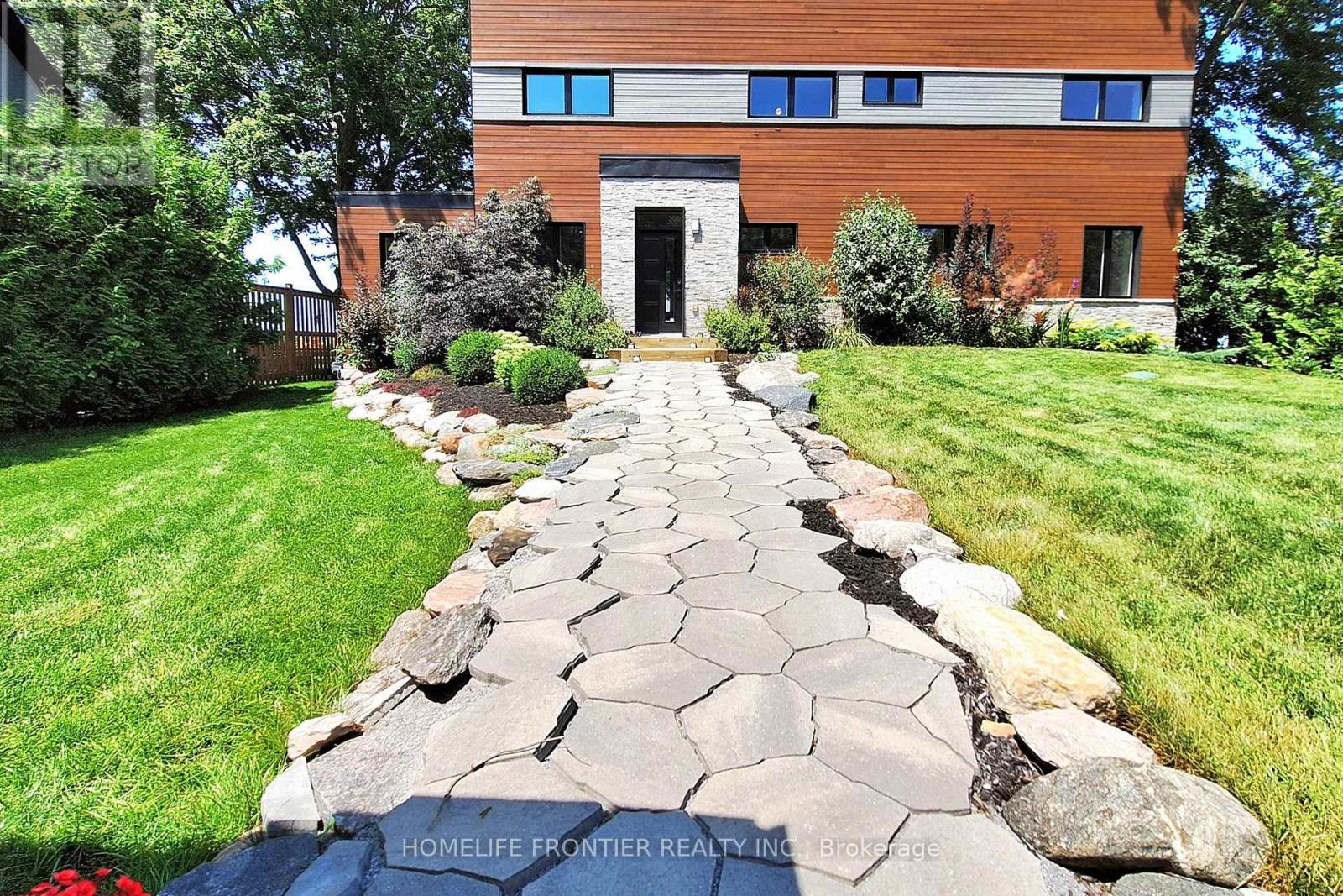 44 Irving Drive, Georgina, Ontario  L0E 1N0 - Photo 4 - N12950982