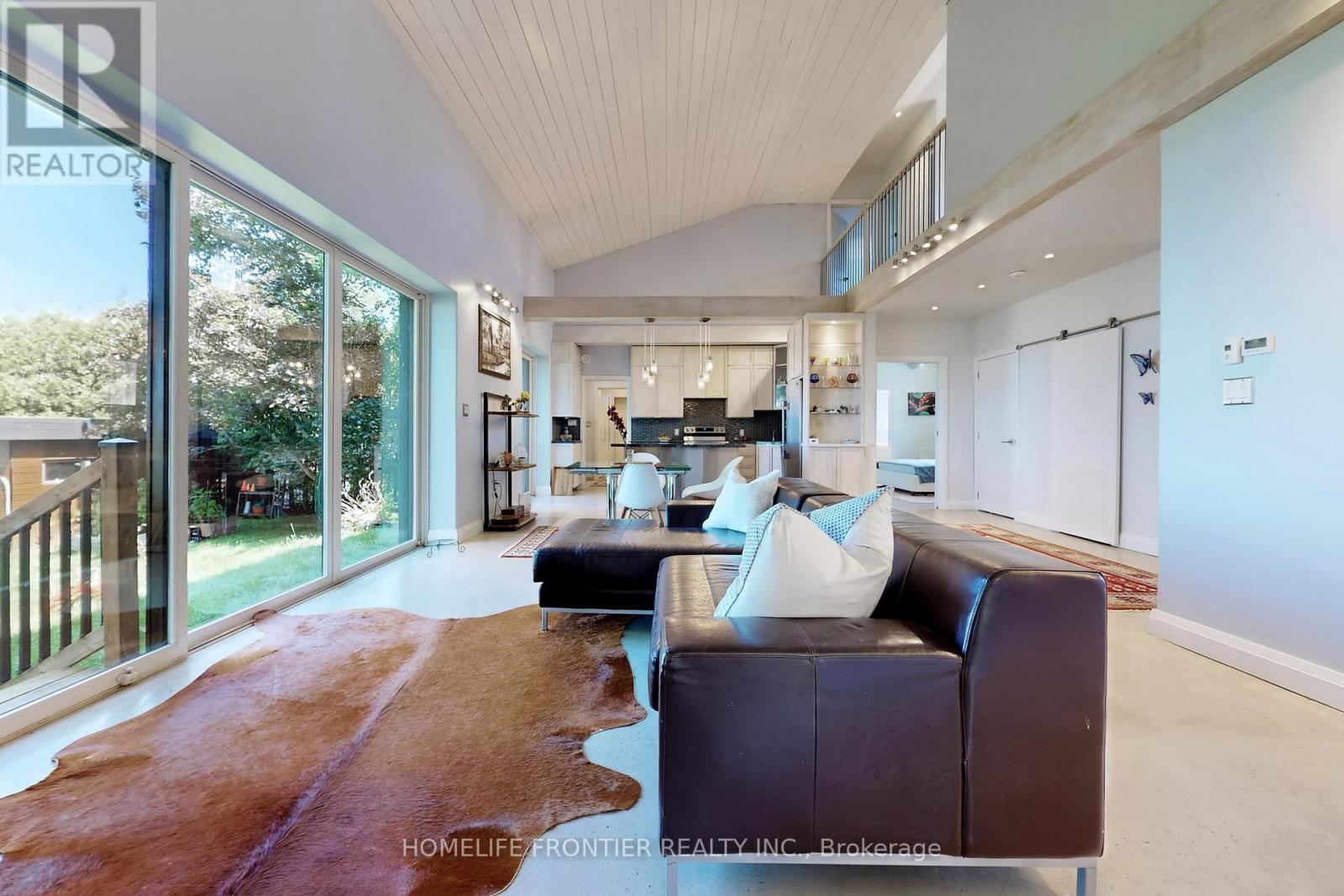 44 Irving Drive, Georgina, Ontario  L0E 1N0 - Photo 7 - N12950982