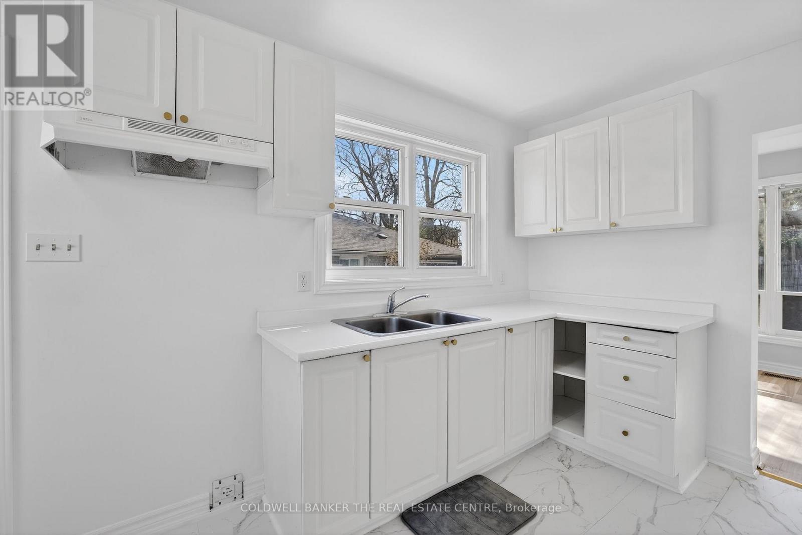 226 Septonne Avenue, Newmarket, Ontario  L3Y 2W6 - Photo 13 - N12951032