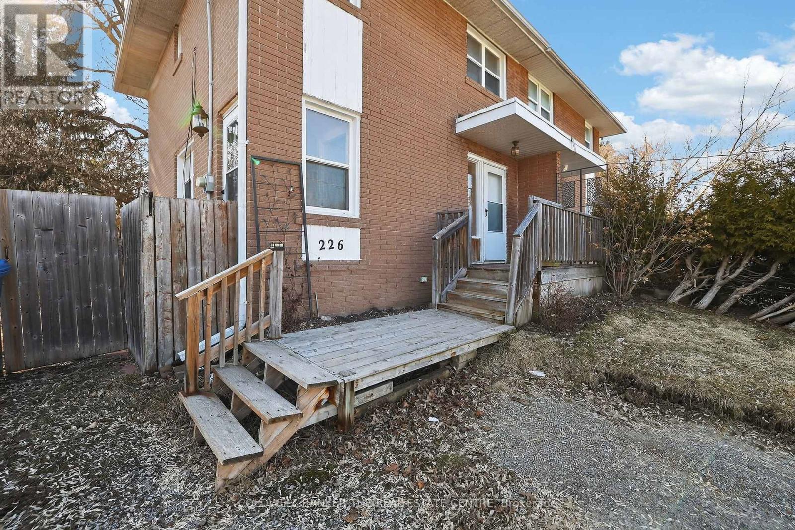 226 Septonne Avenue, Newmarket, Ontario  L3Y 2W6 - Photo 2 - N12951032