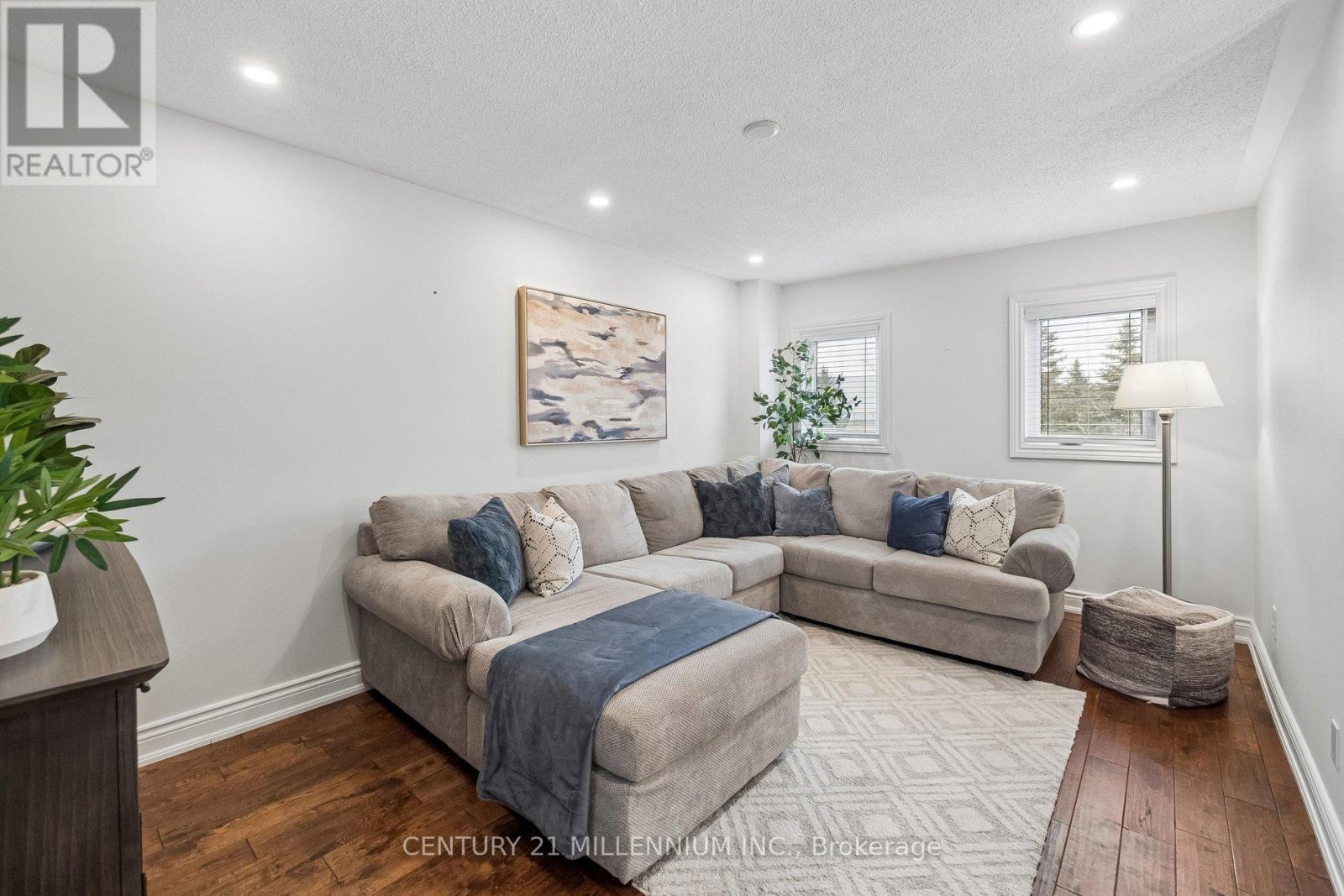 90 Baywell Crescent, Aurora, Ontario  L4G 7N4 - Photo 8 - N12951128