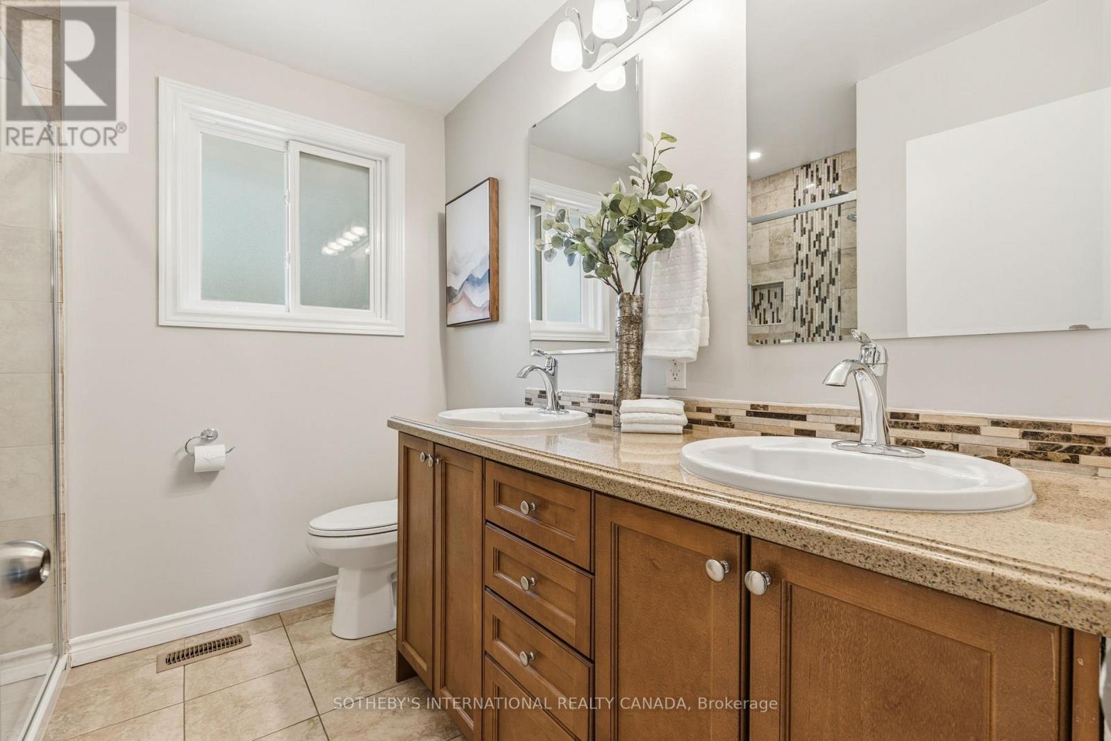 43 Northwood Road, Georgina, Ontario  L0E 1R0 - Photo 18 - N12951192