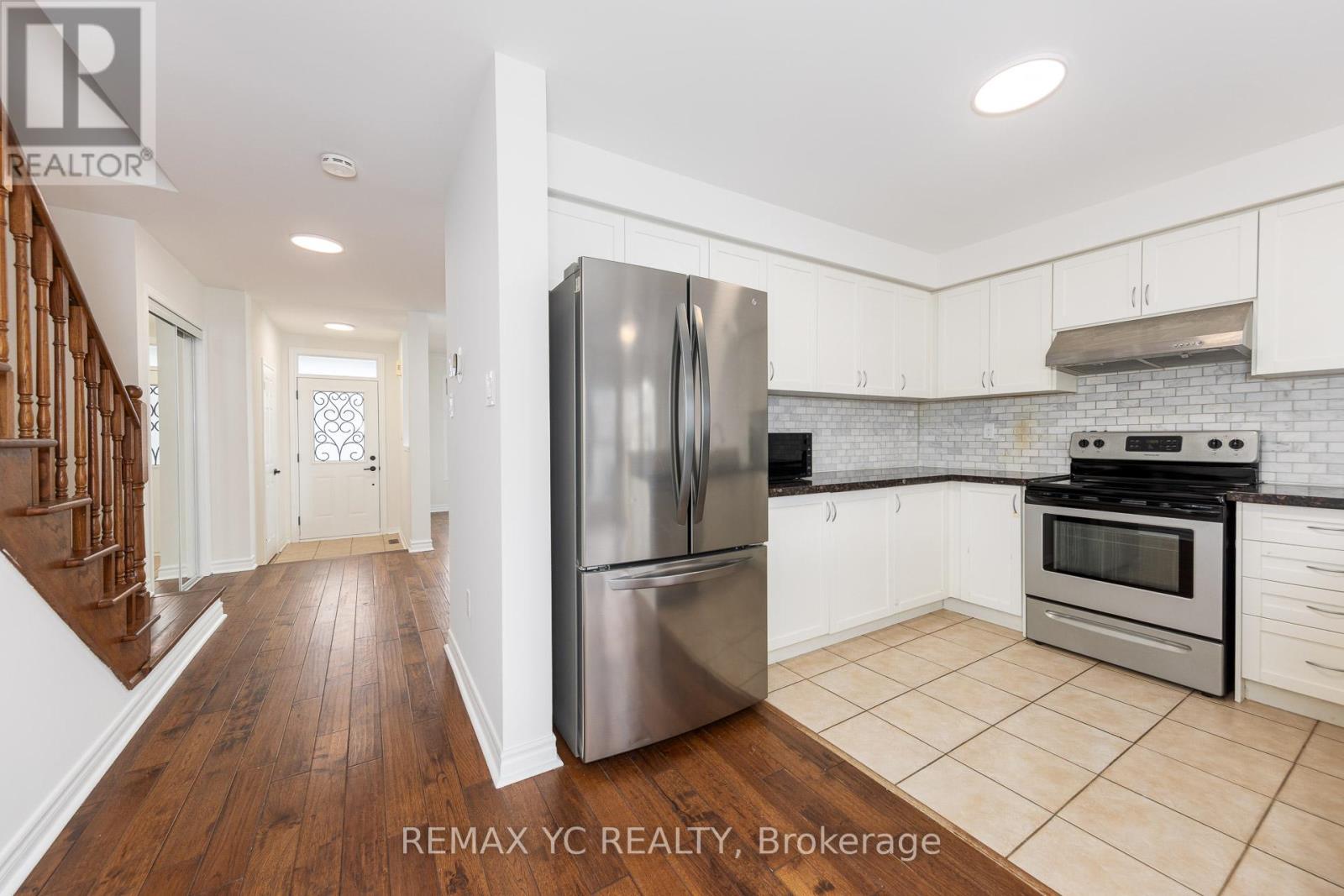 299 Bantry Avenue, Richmond Hill, Ontario  L4B 4M8 - Photo 12 - N12951284