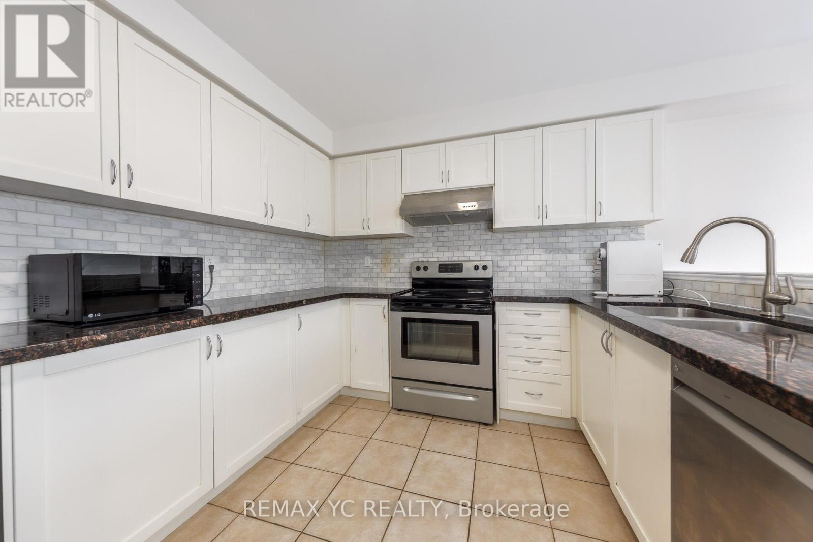 299 Bantry Avenue, Richmond Hill, Ontario  L4B 4M8 - Photo 14 - N12951284