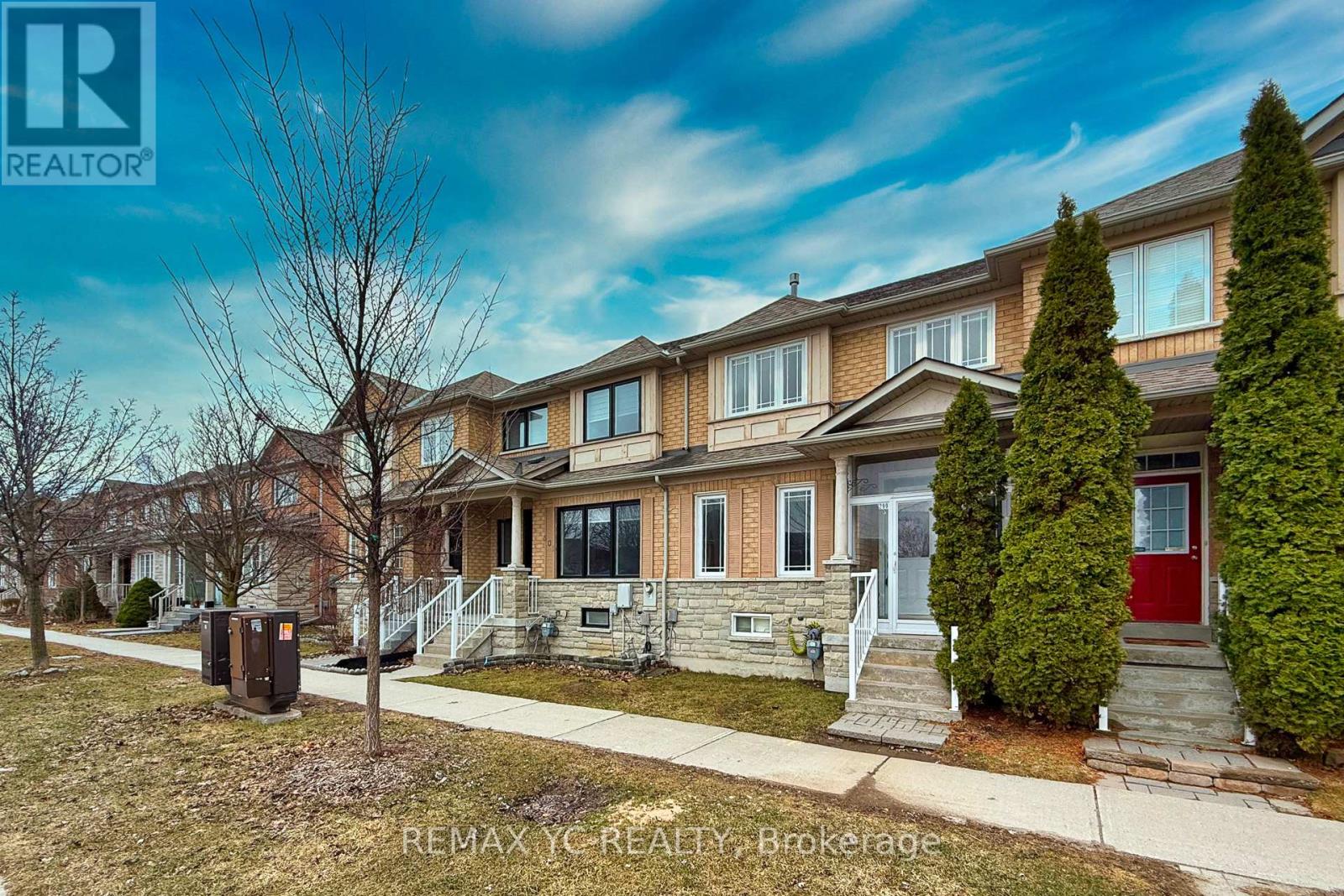 299 Bantry Avenue, Richmond Hill, Ontario  L4B 4M8 - Photo 2 - N12951284