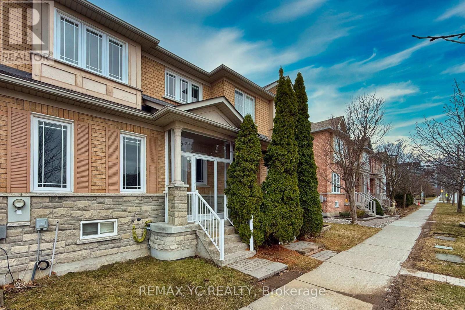 299 Bantry Avenue, Richmond Hill, Ontario  L4B 4M8 - Photo 4 - N12951284