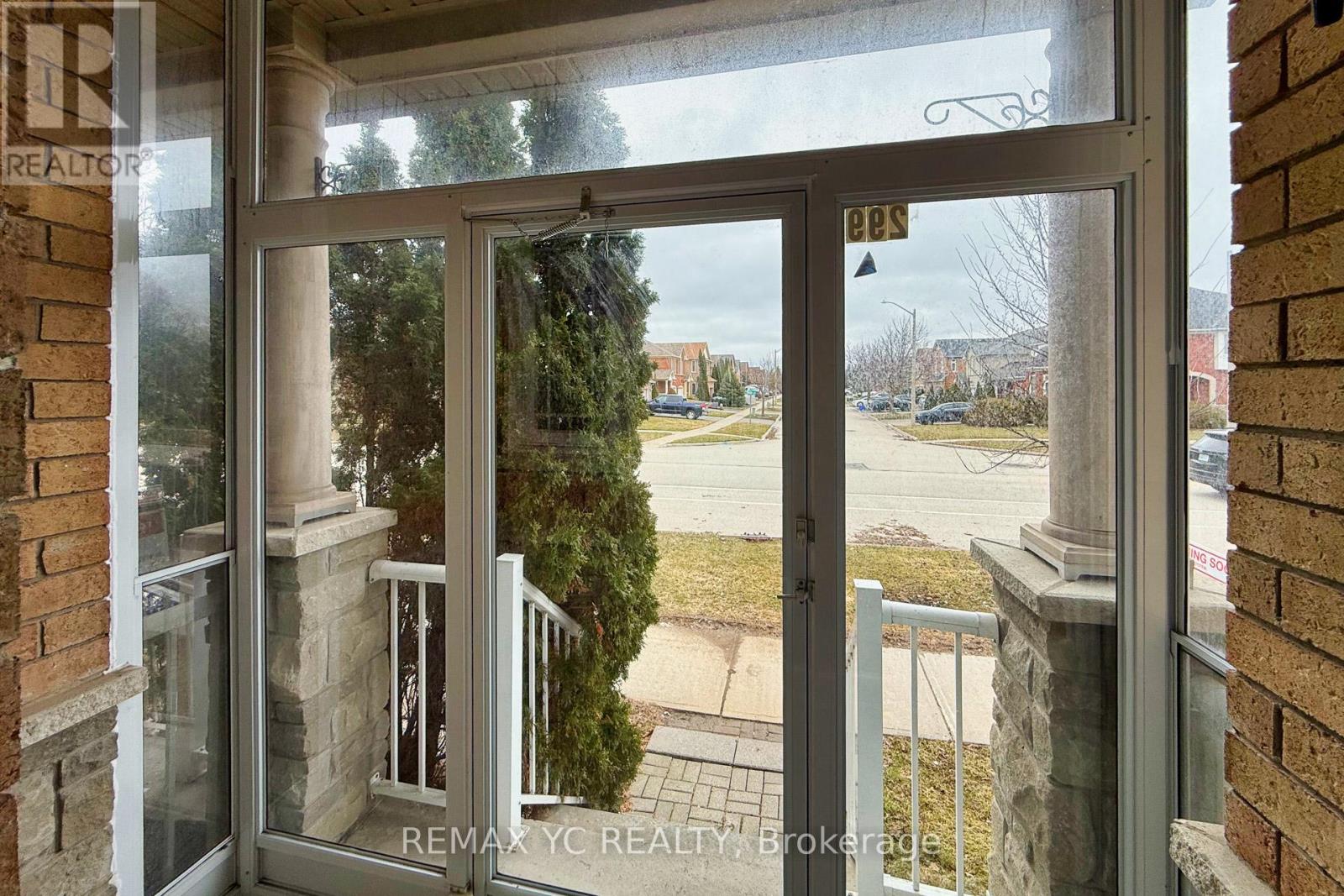 299 Bantry Avenue, Richmond Hill, Ontario  L4B 4M8 - Photo 6 - N12951284