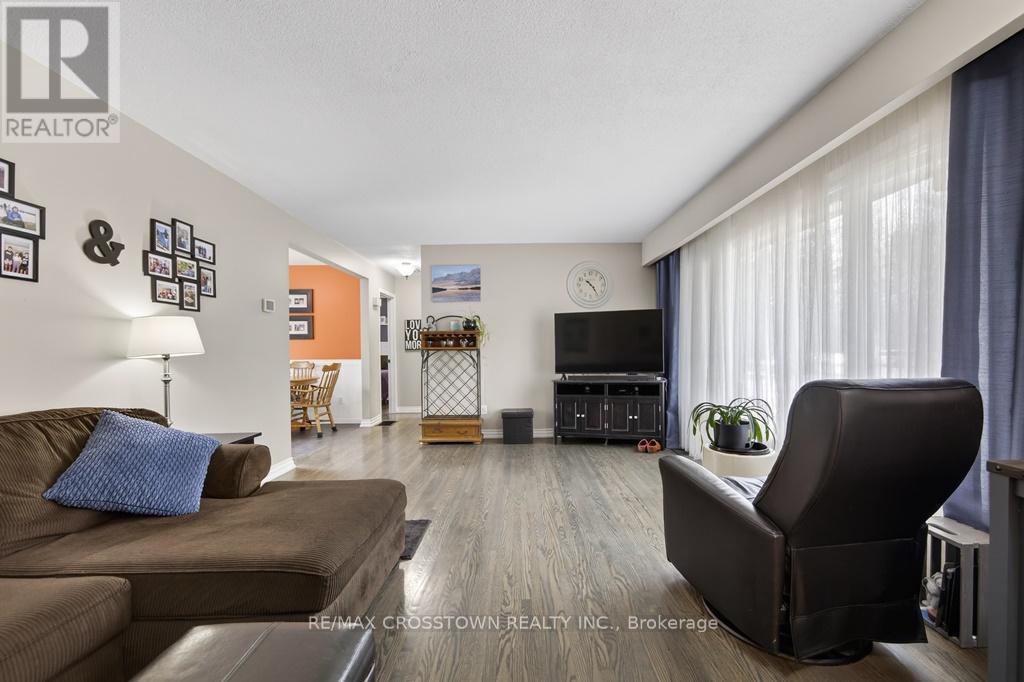 15 Smallman Drive, Wasaga Beach, Ontario  L9Z 1L1 - Photo 4 - S12951168