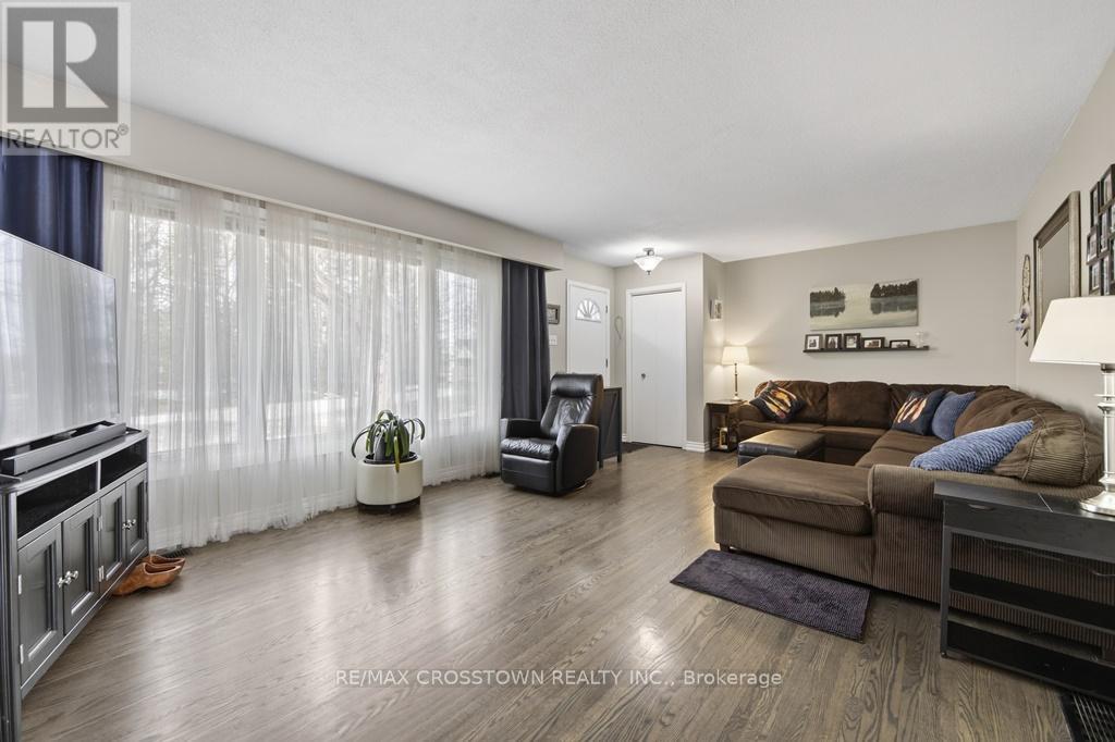 15 Smallman Drive, Wasaga Beach, Ontario  L9Z 1L1 - Photo 5 - S12951168