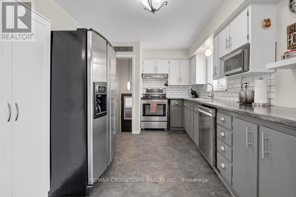 15 Smallman Drive, Wasaga Beach, Ontario  L9Z 1L1 - Photo 8 - S12951168