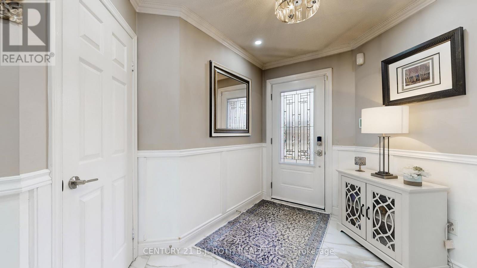 14 Round Leaf Court, Barrie, Ontario  L4N 9N3 - Photo 4 - S12951184