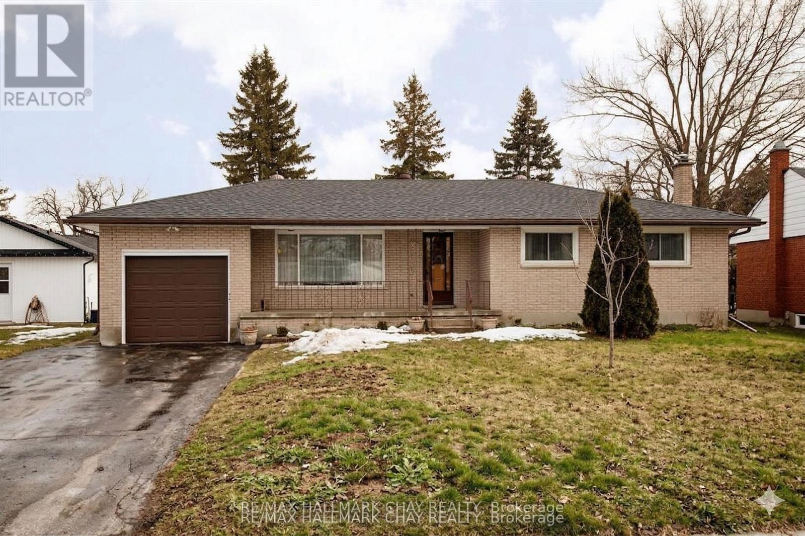 19 STEEL STREET, Barrie, Ontario