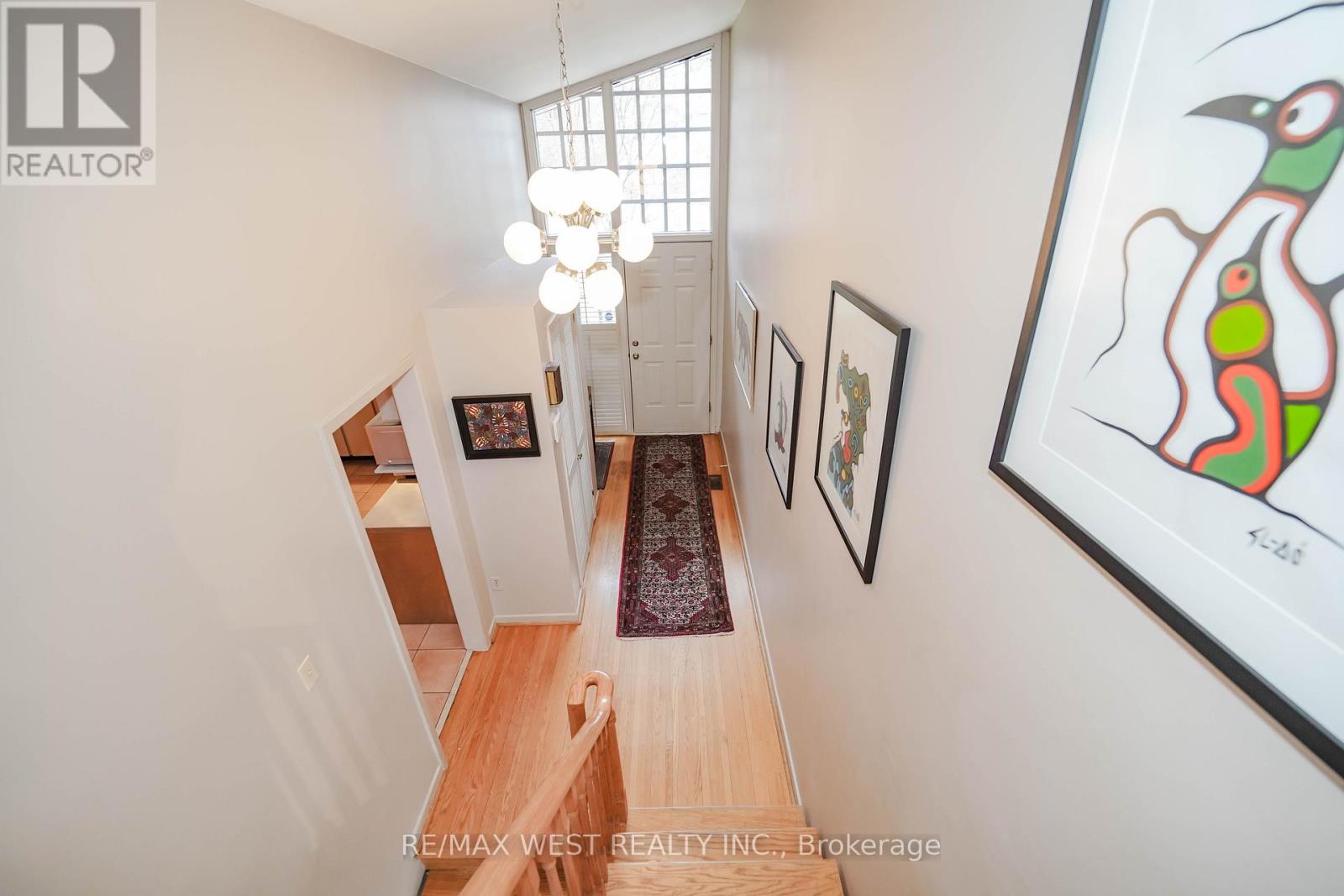 47 Saint Georges Road, Toronto, Ontario  M9A 3T2 - Photo 2 - W12950940