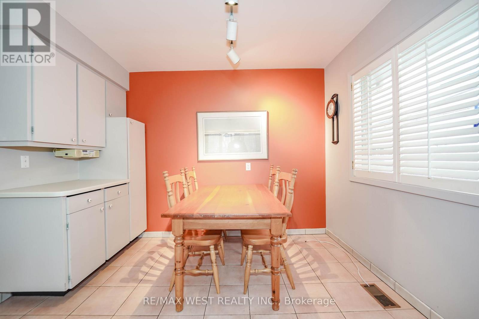 47 Saint Georges Road, Toronto, Ontario  M9A 3T2 - Photo 4 - W12950940