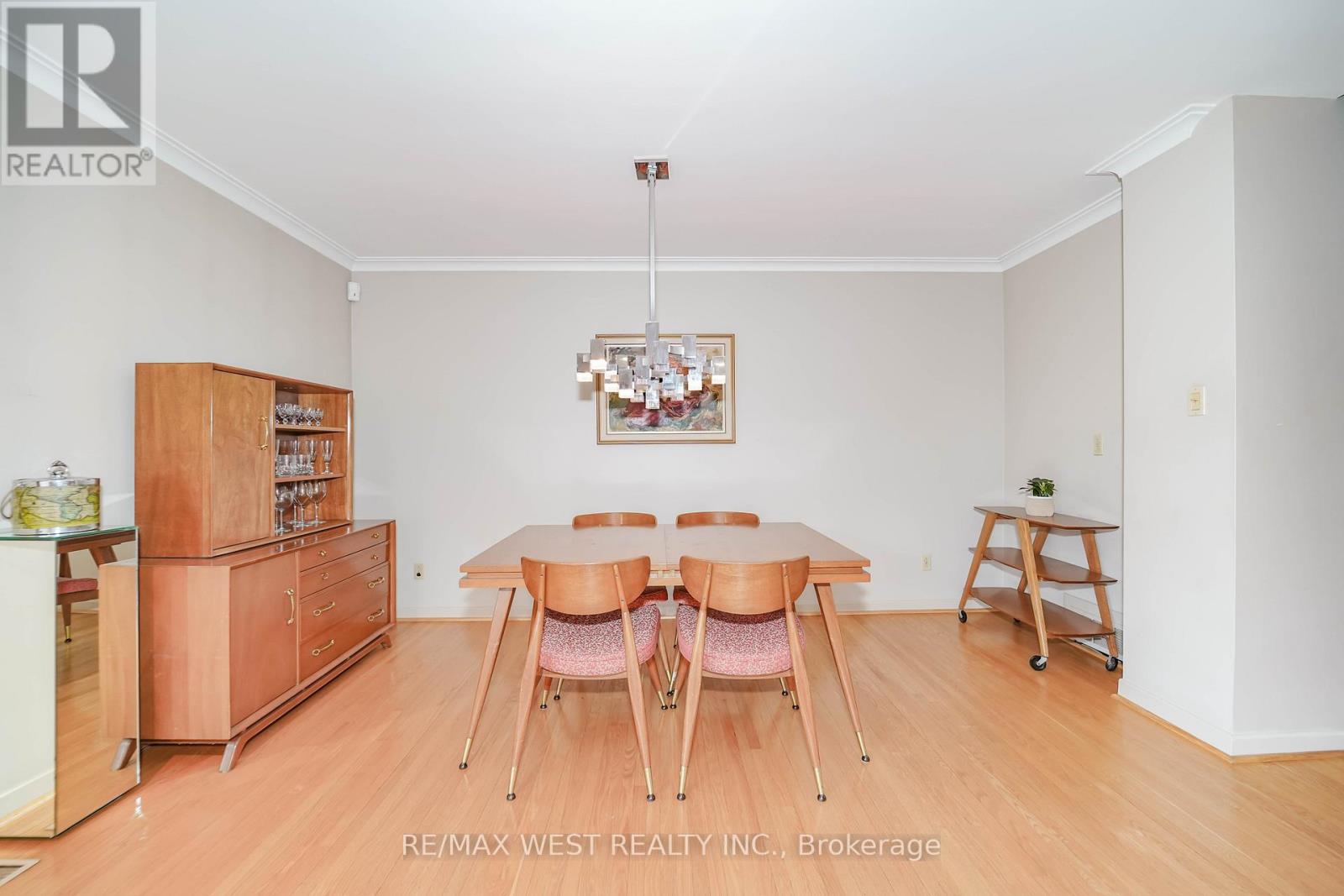 47 Saint Georges Road, Toronto, Ontario  M9A 3T2 - Photo 6 - W12950940