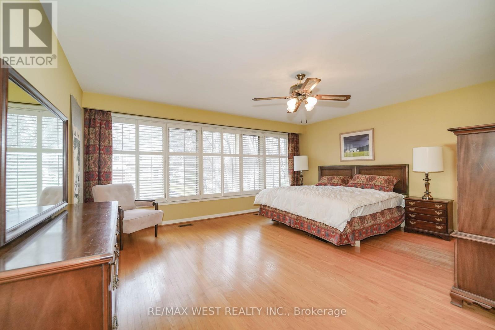 47 Saint Georges Road, Toronto, Ontario  M9A 3T2 - Photo 7 - W12950940