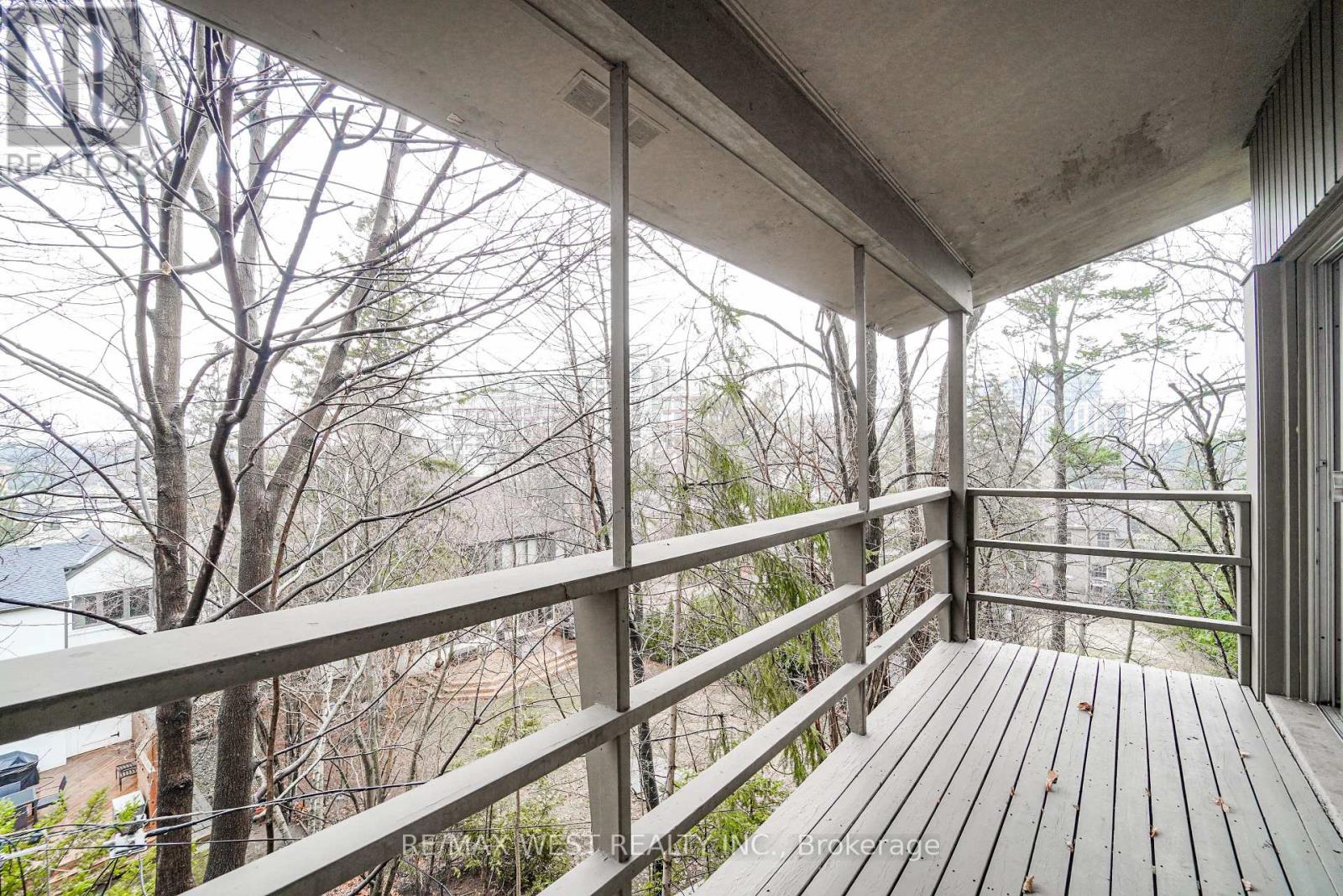 47 Saint Georges Road, Toronto, Ontario  M9A 3T2 - Photo 9 - W12950940