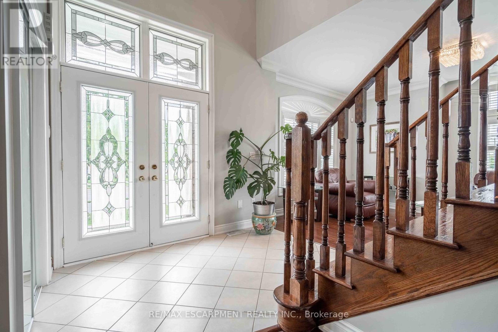 3220 Sorrento Crescent, Burlington, Ontario  L7M 0N4 - Photo 3 - W12950950