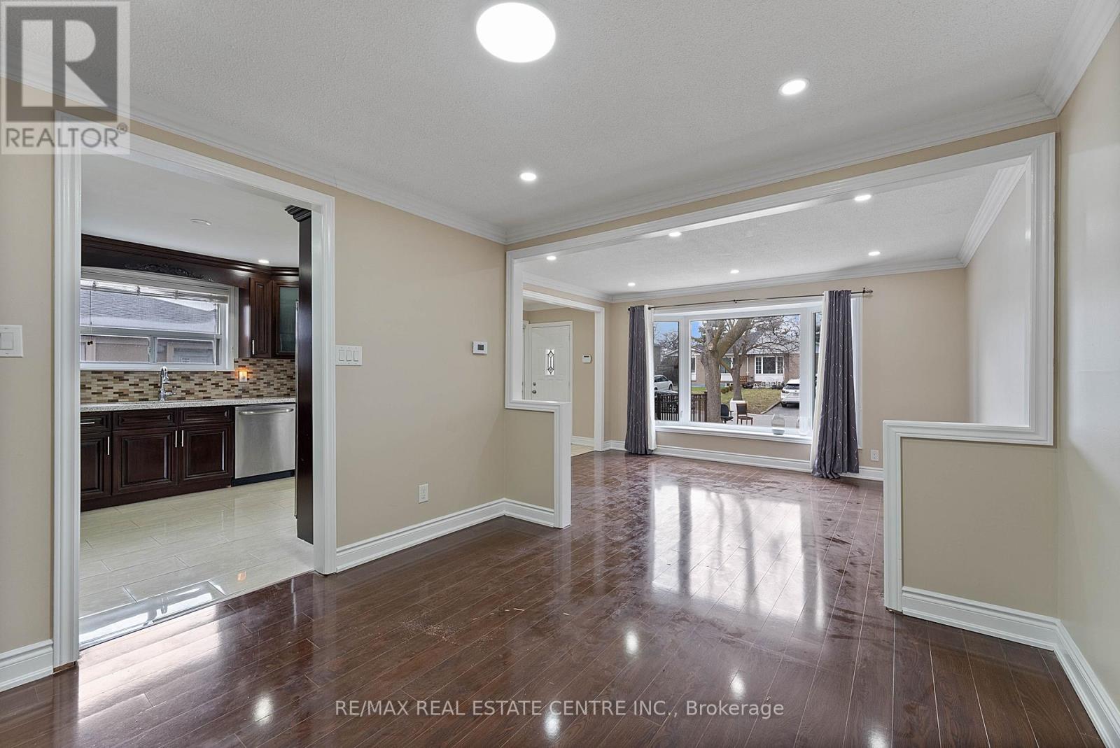 62 Flamingo Crescent, Brampton, Ontario  L6T 2G5 - Photo 10 - W12950994