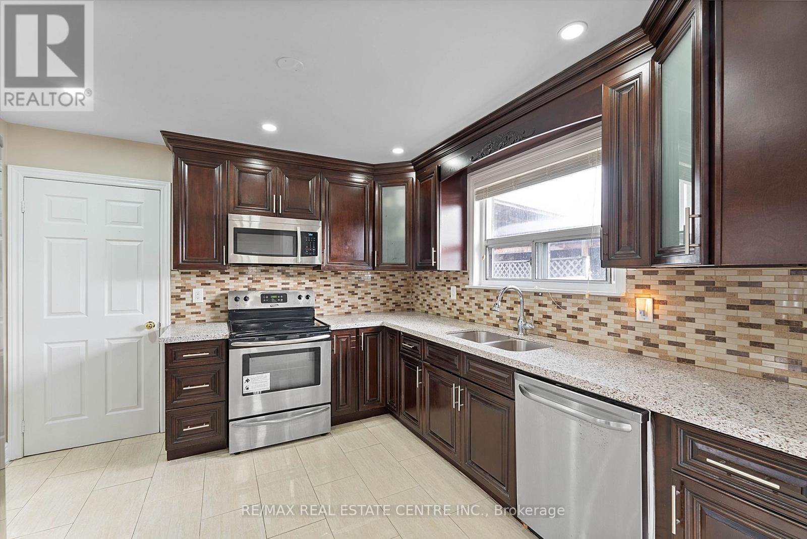 62 Flamingo Crescent, Brampton, Ontario  L6T 2G5 - Photo 14 - W12950994