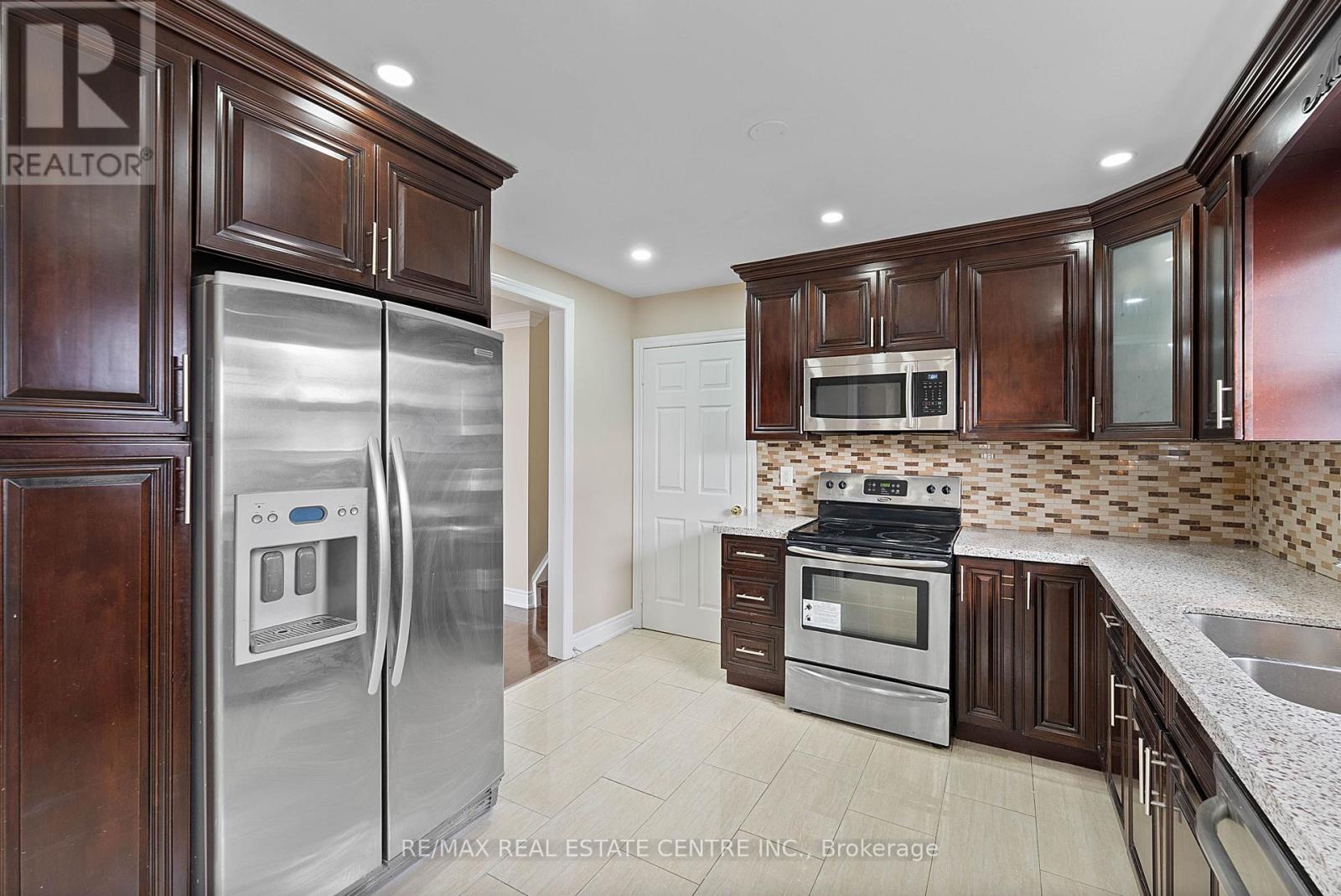 62 Flamingo Crescent, Brampton, Ontario  L6T 2G5 - Photo 15 - W12950994