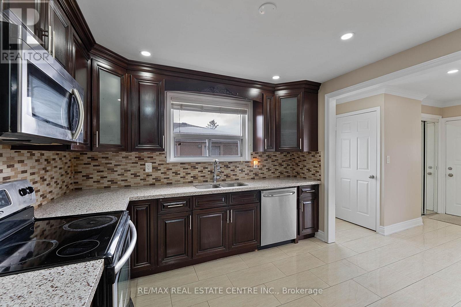 62 Flamingo Crescent, Brampton, Ontario  L6T 2G5 - Photo 16 - W12950994