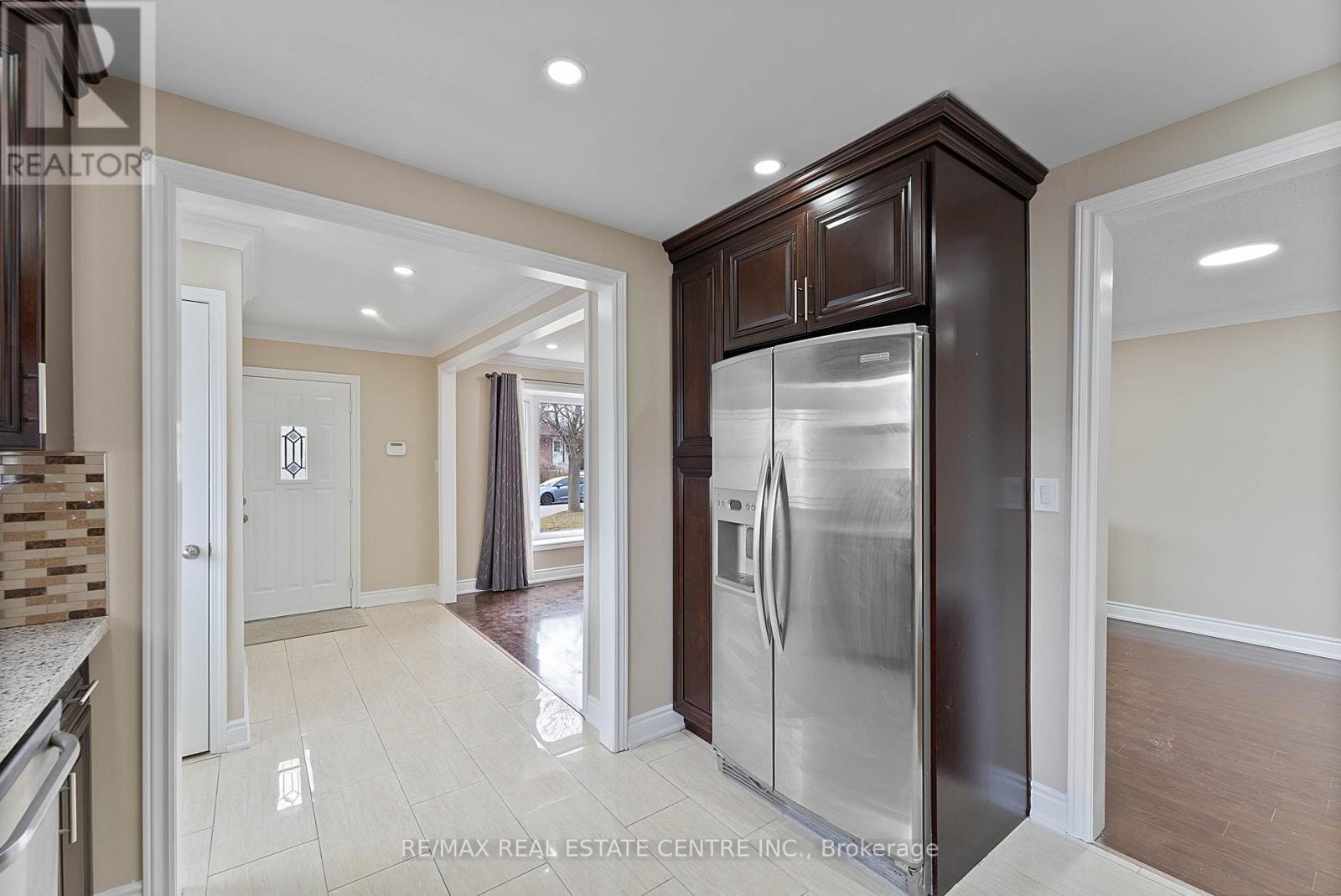 62 Flamingo Crescent, Brampton, Ontario  L6T 2G5 - Photo 17 - W12950994