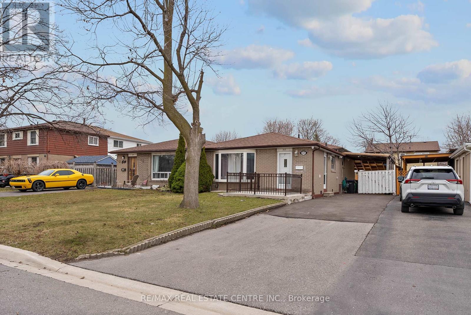 62 Flamingo Crescent, Brampton, Ontario  L6T 2G5 - Photo 2 - W12950994