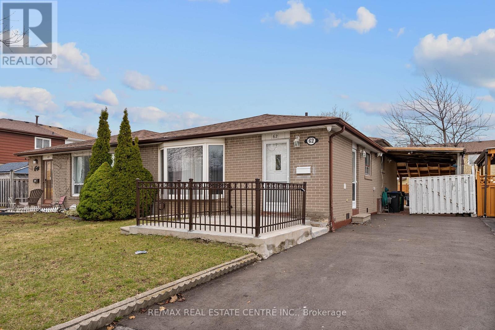 62 Flamingo Crescent, Brampton, Ontario  L6T 2G5 - Photo 3 - W12950994
