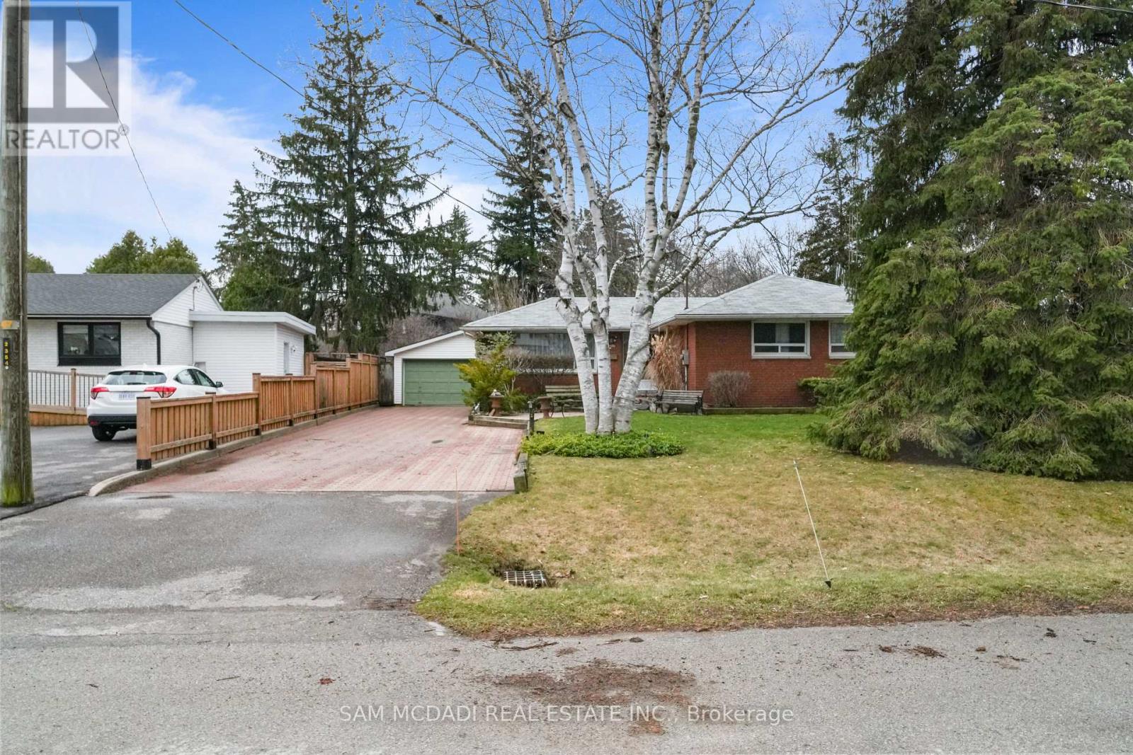 2470 Meadowood Crescent, Oakville, Ontario  L6L 1V6 - Photo 11 - W12951034