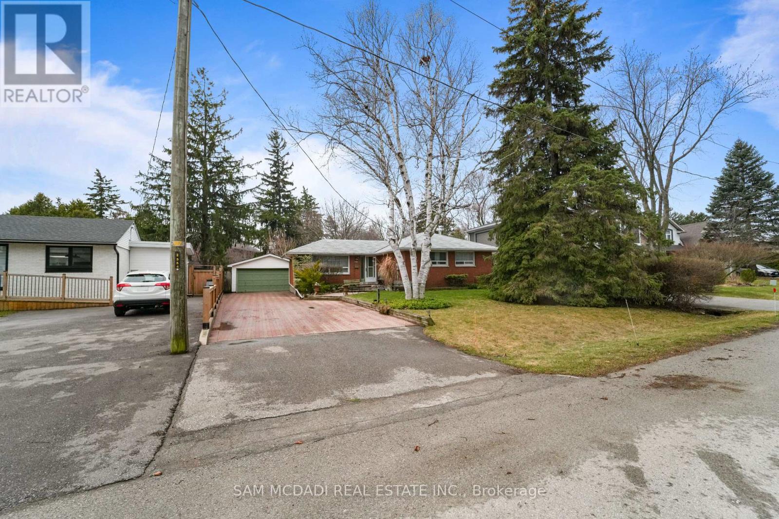 2470 Meadowood Crescent, Oakville, Ontario  L6L 1V6 - Photo 2 - W12951034