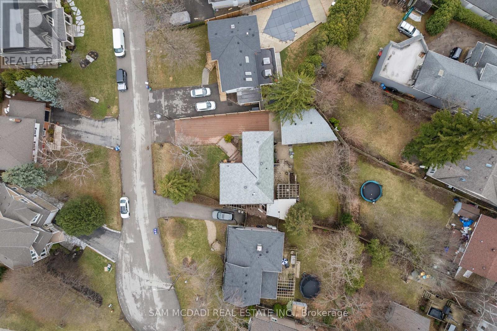 2470 Meadowood Crescent, Oakville, Ontario  L6L 1V6 - Photo 29 - W12951034