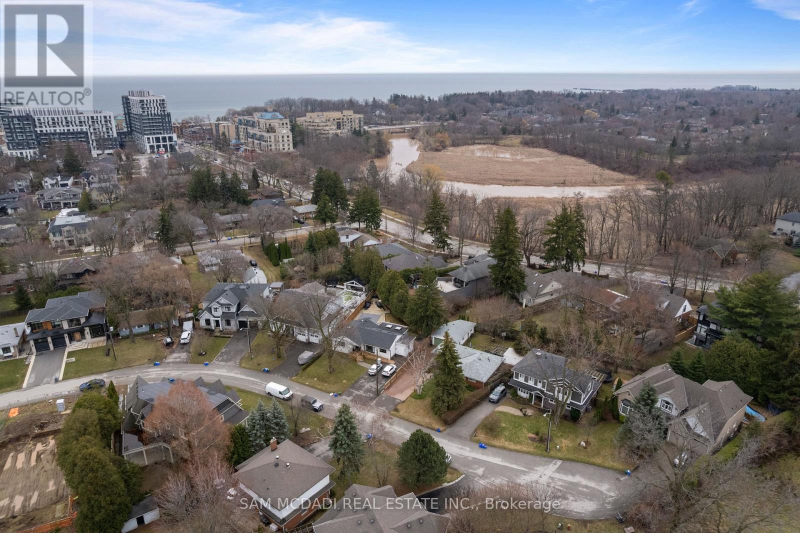 2470 Meadowood Crescent, Oakville, Ontario  L6L 1V6 - Photo 36 - W12951034