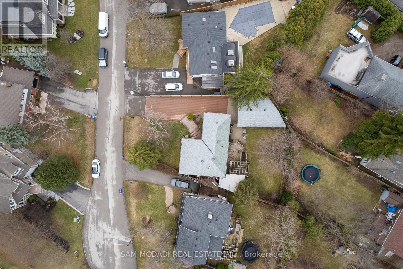 2470 Meadowood Crescent, Oakville, Ontario  L6L 1V6 - Photo 37 - W12951034