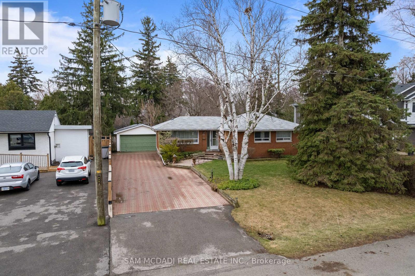 2470 Meadowood Crescent, Oakville, Ontario  L6L 1V6 - Photo 5 - W12951034