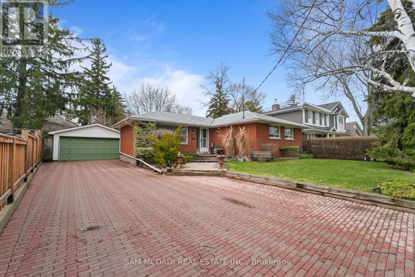 2470 Meadowood Crescent, Oakville, Ontario  L6L 1V6 - Photo 8 - W12951034