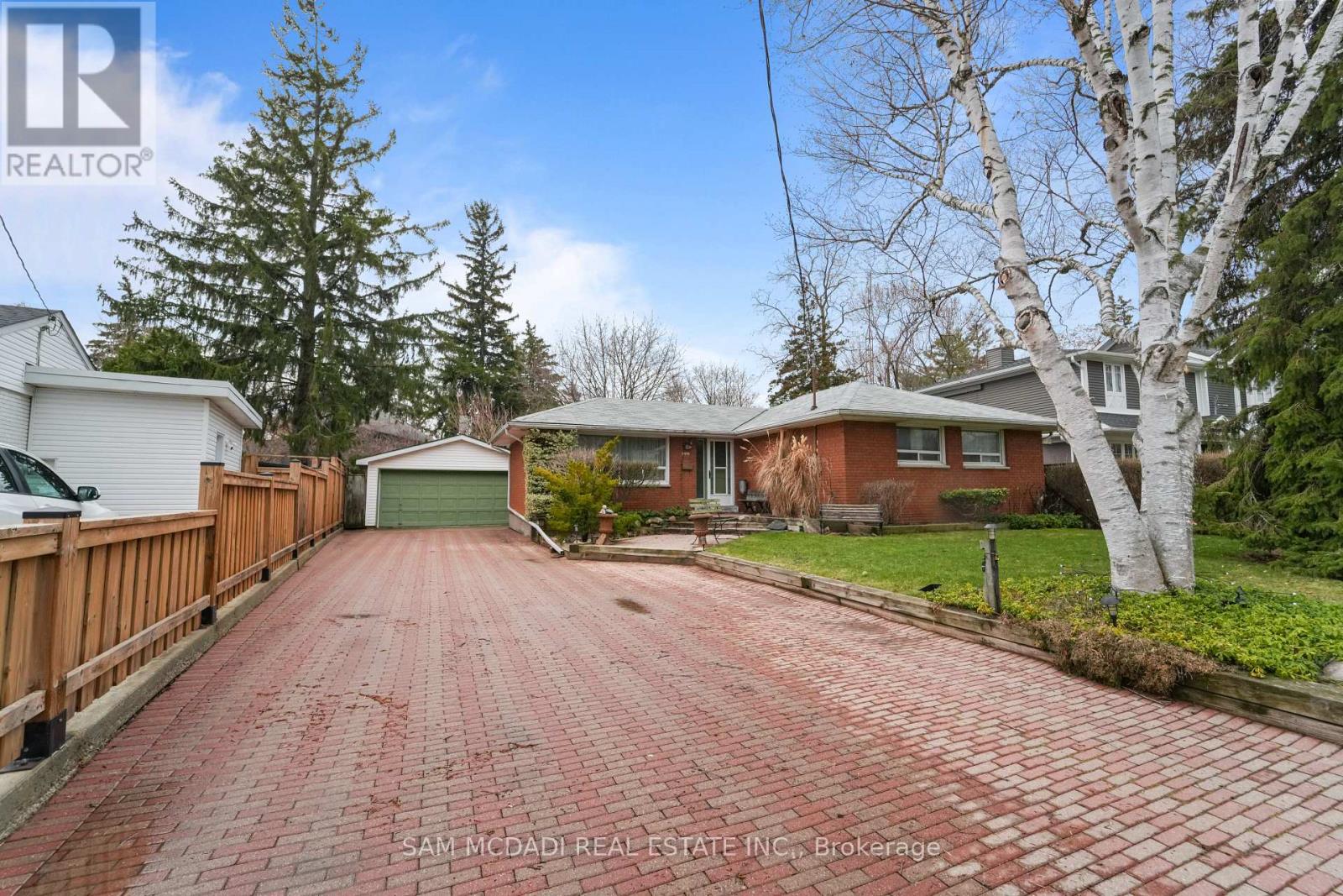 2470 Meadowood Crescent, Oakville, Ontario  L6L 1V6 - Photo 9 - W12951034