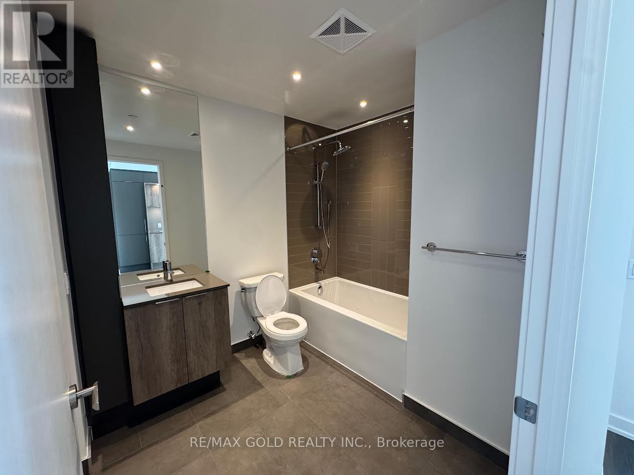 3412 - 448 Burnhamthorpe Road W, Mississauga, Ontario  L5B 0R4 - Photo 4 - W12951046