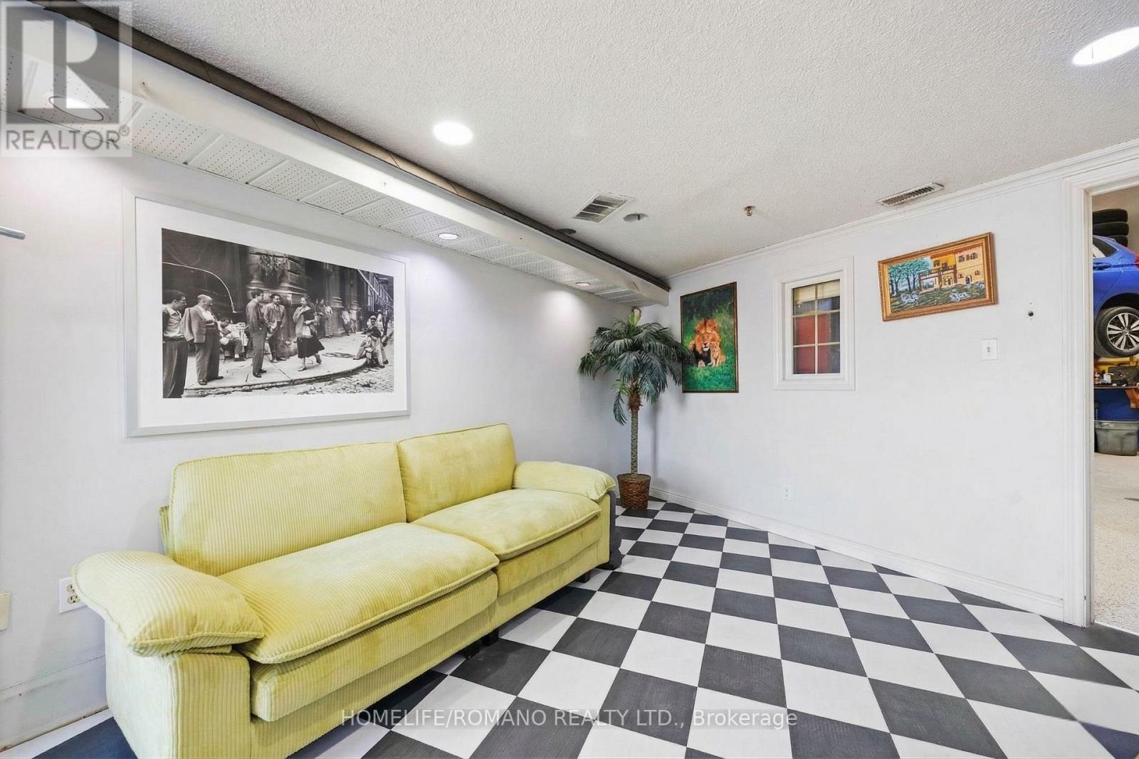 35 - 101 Toro Road, Toronto, Ontario  M3J 2Z1 - Photo 10 - W12951052