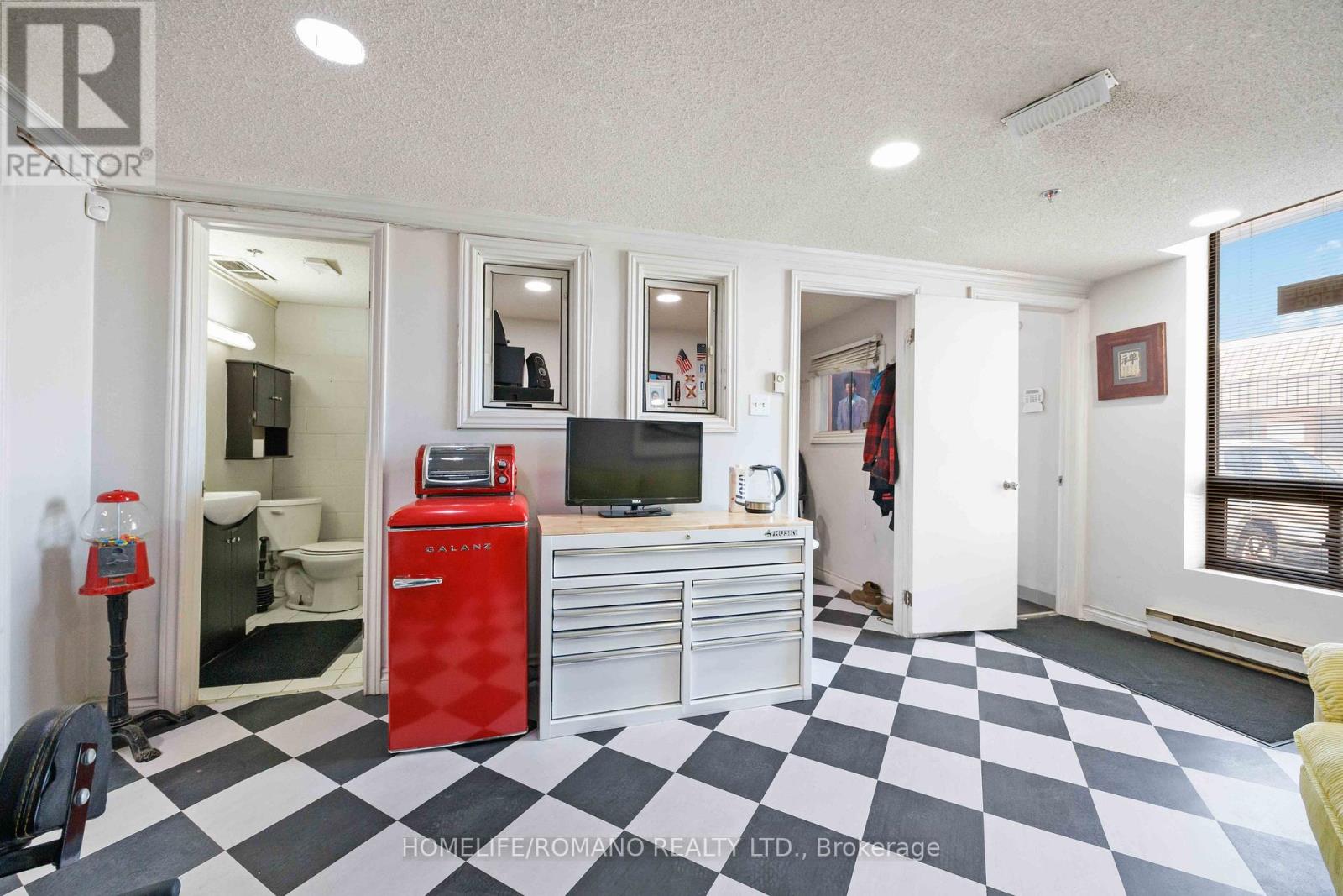 35 - 101 Toro Road, Toronto, Ontario  M3J 2Z1 - Photo 7 - W12951052