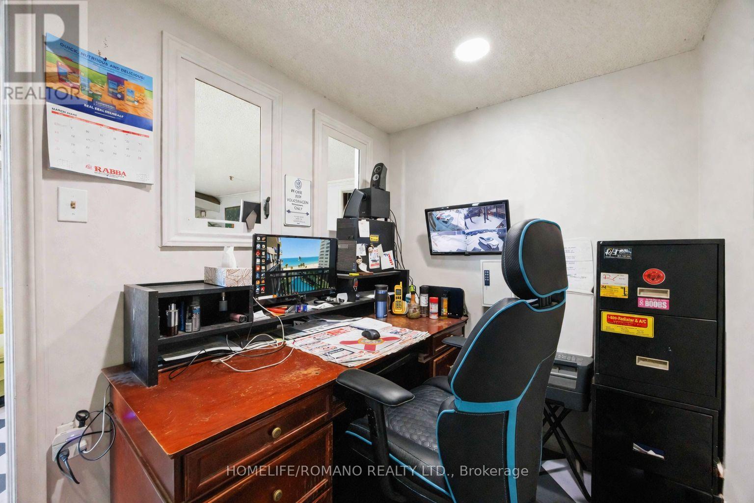 35 - 101 Toro Road, Toronto, Ontario  M3J 2Z1 - Photo 22 - W12951056